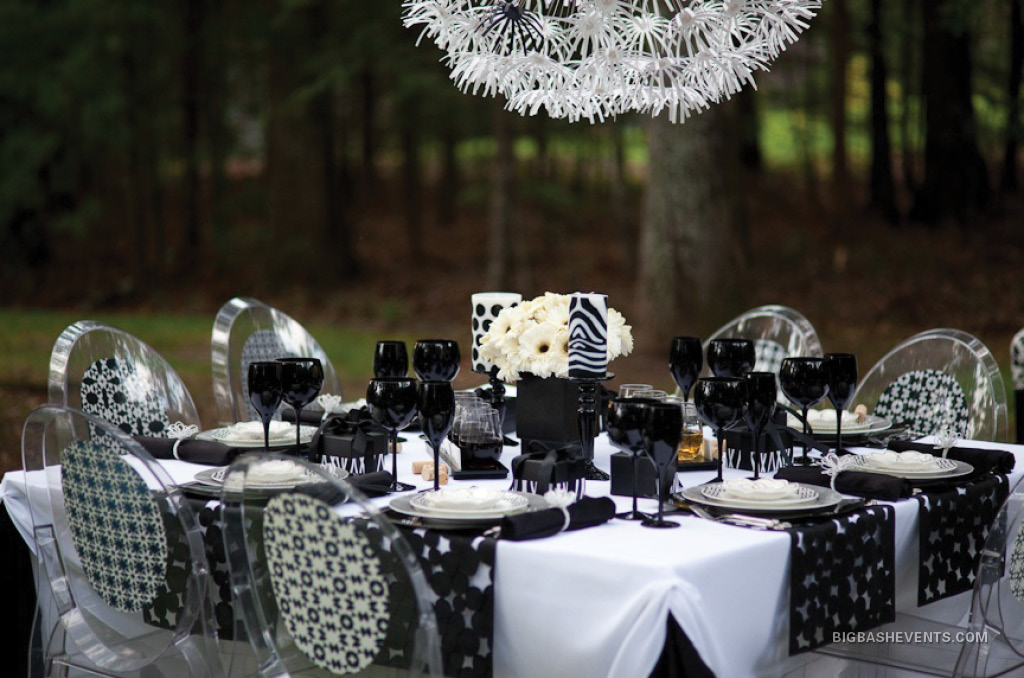 Cheers Outdoor Wine Event, tabletop set for 8, black and white theme, in lush green outdoor setting, Boston Event Planner, Boston Event Planning, Boston Event Stylist, Boston Event Styling